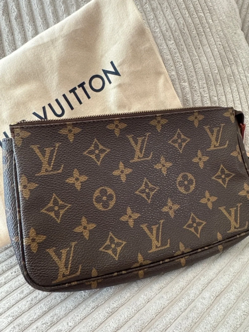 Louis Vuitton Monogram shoulder bag pouchette. - Picture 7 of 15